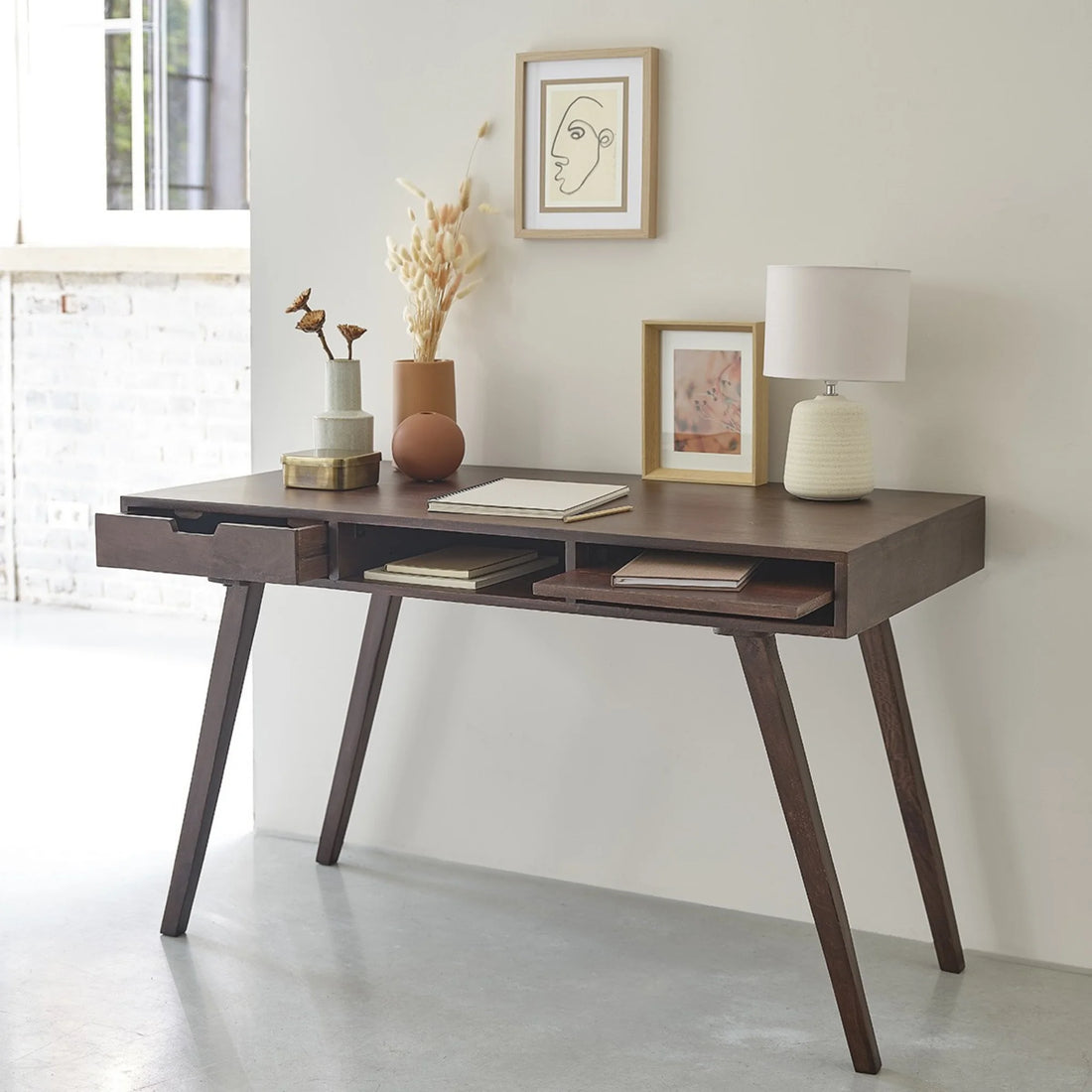 Astrid Study Desk