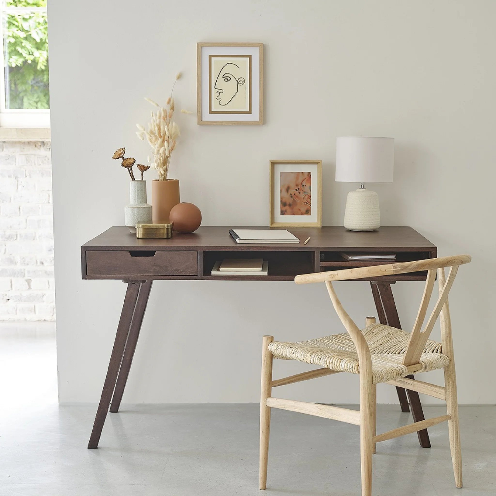 Astrid Study Desk